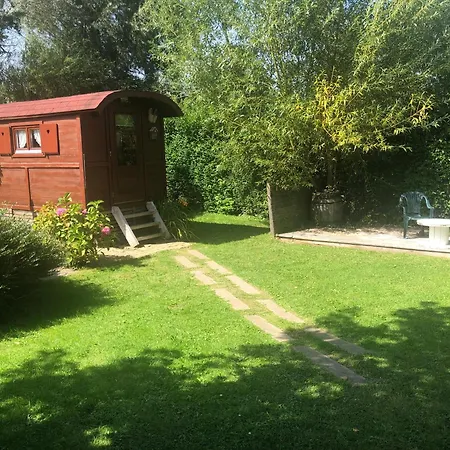 Roulotte Dans Un Cadre Verdoyant Hermelinghen Exterior foto