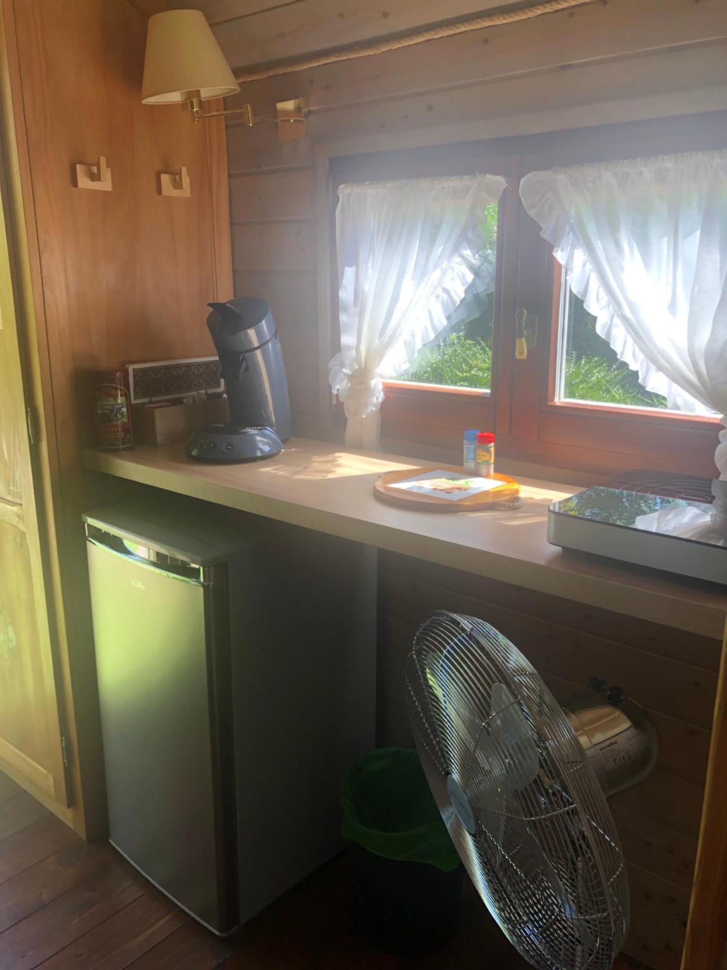 Roulotte Dans Un Cadre Verdoyant Holiday home Hermelinghen