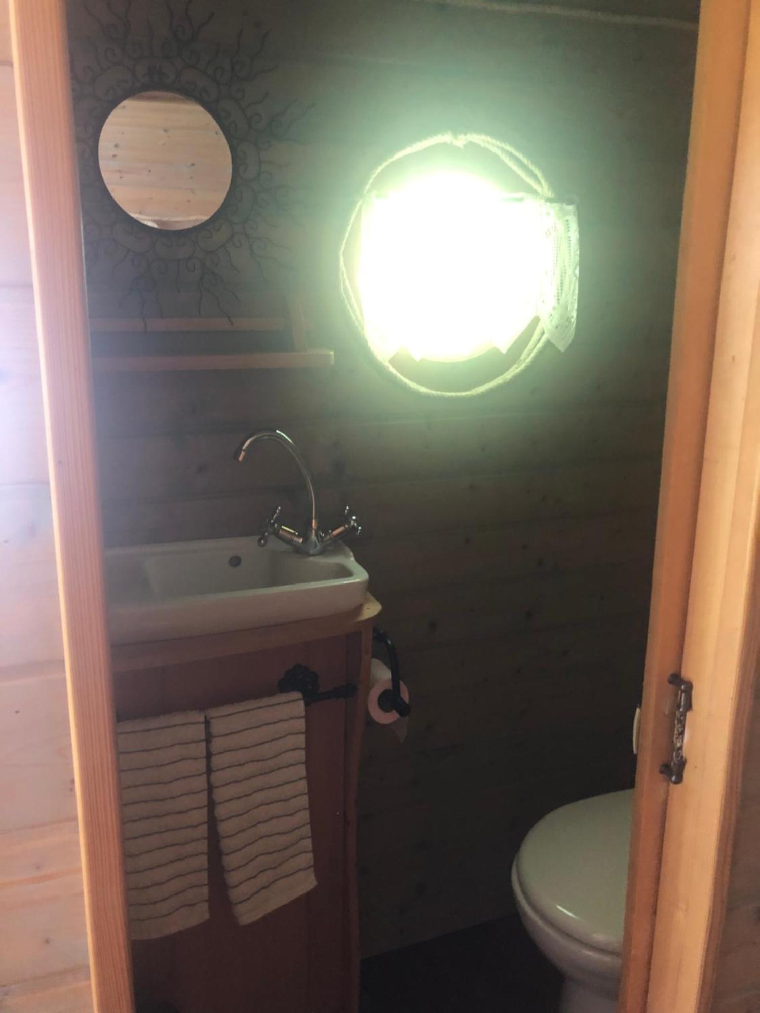 Holiday home Roulotte Dans Un Cadre Verdoyant Hermelinghen